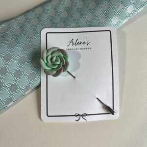 Succulent lapel pin -mint